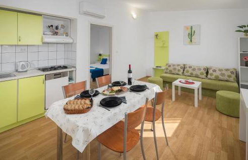 Awesome Home In Tinjan - Foto 12