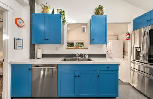 Vibrant Downtown Bungalow – Walk Everywhere! - Foto 12