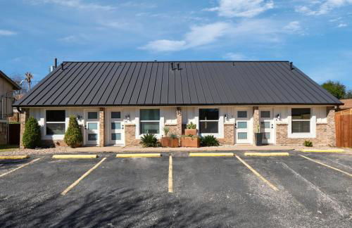 Contemporary Couples Getaway Near Austin Favorites - Loft 21 - Foto 20