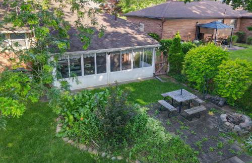 Sideline Sanctuary: Cozy Nights, Game Day Lights - Foto 49