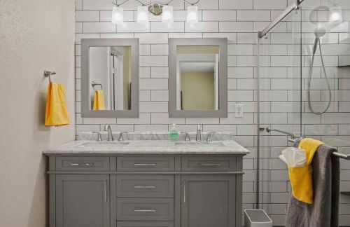 Remodeled, Charming Retreat on the City's Doorstep - Foto 45