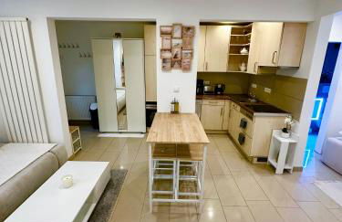 WOLFÜHLOASE am Hamburg Airport - Photo 2