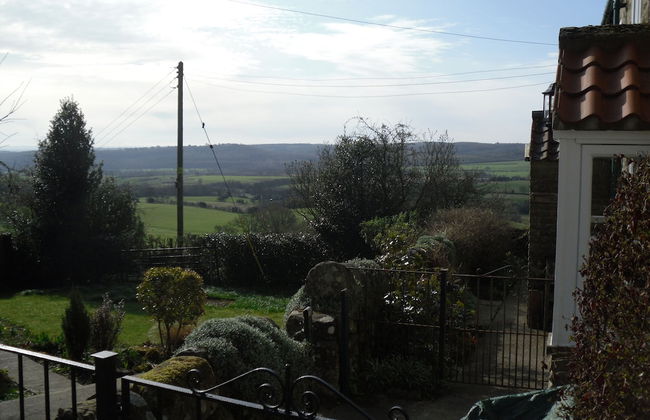 Cottage Sleeps3-fireplace-balcony-garden-mountain - Photo 5