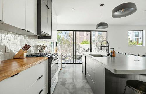 Rooftop Deck, DT City Views, Modern Eastside Oasis - Foto 11