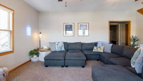 Lakefront Family Retreat w/ Views, Boat Slip - Foto 4