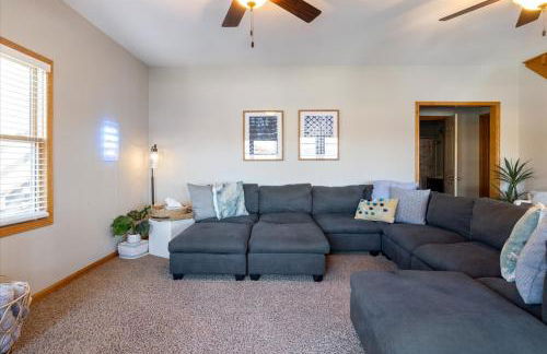 Lakefront Family Retreat w/ Views, Boat Slip - Foto 4