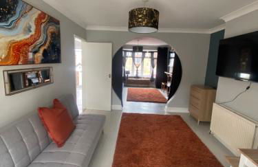 Lesley House 4 bed villa TV Internet Garden - Foto 29