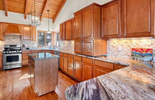 Mountain Retreat Sleeps 10 with Pool Table and Arcade - Foto 18