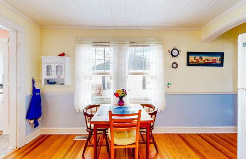 Yard, Porch and Fire Pit! Century-Old Hebron Escape - Foto 10