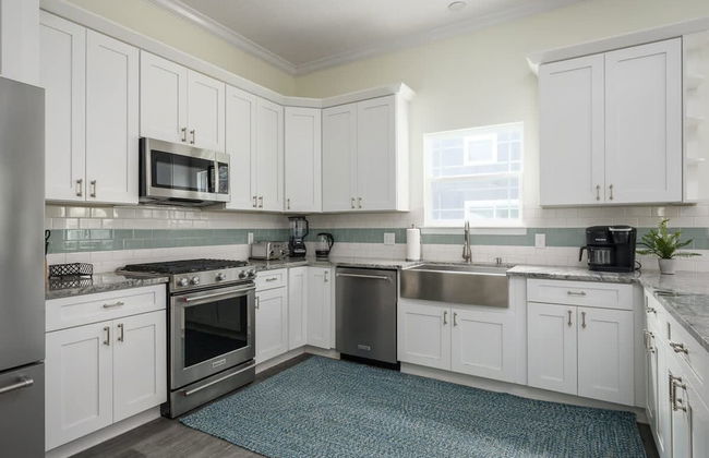 Fun Airy Florida Vacation Home With Private Pool - Photo 20