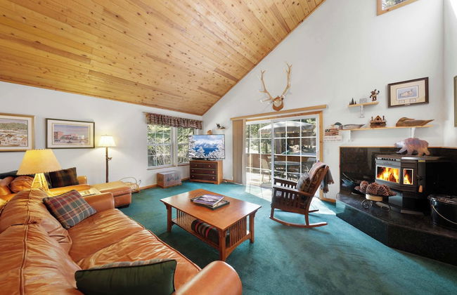 Paradise Pines 3BR Secluded Cabin Minutes in Tahoe Donner! - Foto 1