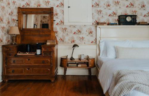 Book Village Inn - Twain Room Queen Bed - Foto 13