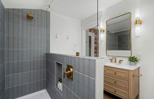 The Wild Peony Walk to Old Town FC and CSU Campus - Foto 21