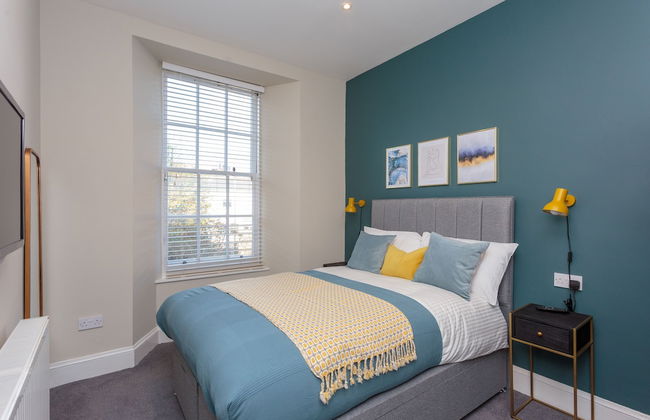 Lovely Apartment Beneath Edinburgh Castle - Photo 11