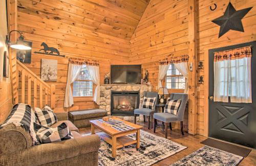 Rustic Rothbury Cabin with Resort Amenity Access! - Foto 4