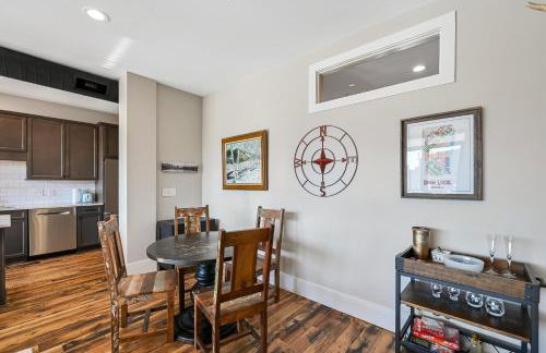 Downtown Condo with Two Ensuite Kings - Foto 8