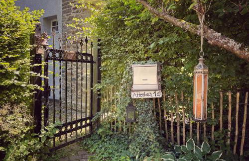 Denkmalgeschütztes Häuschen mit Schwimmteich - Foto 12