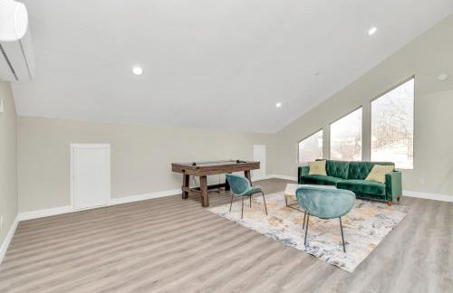 AccessibleGem 3BR Jacuzzi & Air Hockey Sleeps 13 Chinatown - Foto 25