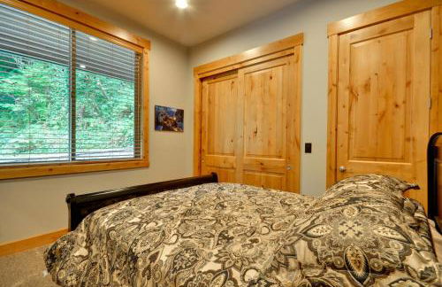 Luxurious Waterfront Retreat with Private Pond! - Foto 16