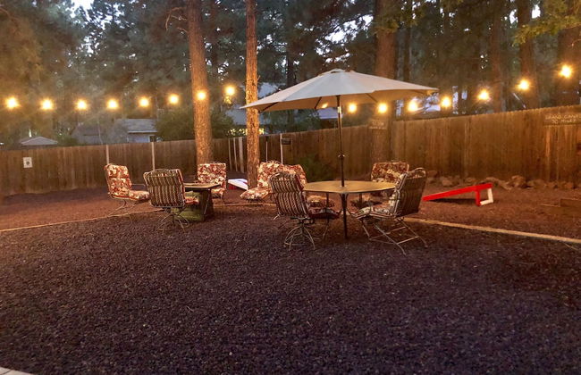 Home In The Pines Near Downtown w Hottub - Foto 29