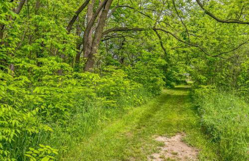 Lakeside Retreat with Hot Tub & Game Room home - Foto 51
