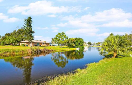 Newley Built Oasis Heated Pool Waterfront retreat - Foto 42