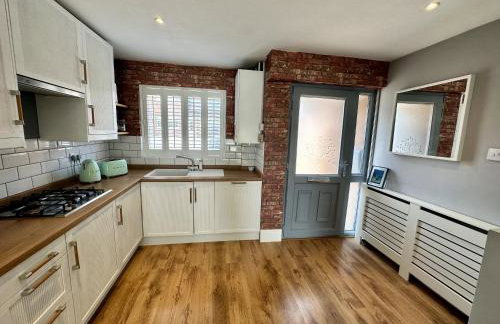 Fantastic 2-Bed House with Parking - Hosted by Hutch Lifestyle - Foto 20