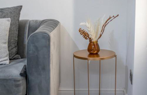 The Larky - Modern 2 Bed Cottage in Larkhall - Photo 10