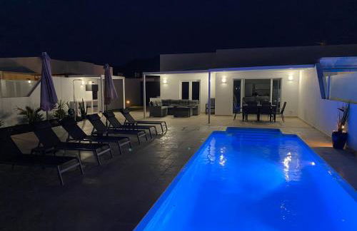 Villa Ashdene - luxury modern villa with large heated pool wifi uk tv bar & BBQ - Foto 4