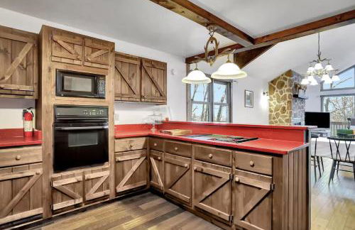 5 Bedroom Suites Hot Tub Jacuzzi Tub & Game Room - Photo 20