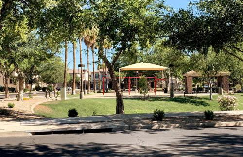 Amazing Gilbert home 3 Bed 2 and half Bath sleeps 8 2 car garage - Foto 41