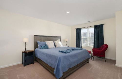 New 3BR Raceday Retreat - Steps from Speedway - Foto 3