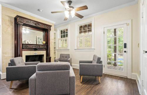 The Montgomery Manor - 5 Bedroom 4 Bath with Pool and Garage - Foto 23