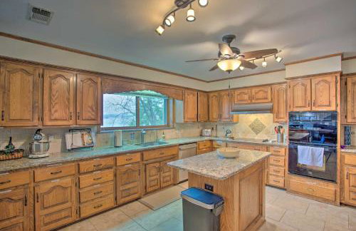 Roomy Texas Lake Retreat with Private Boat Ramp - Foto 11