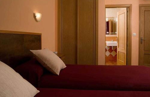 Hotel Ruta del Poniente - Photo 6