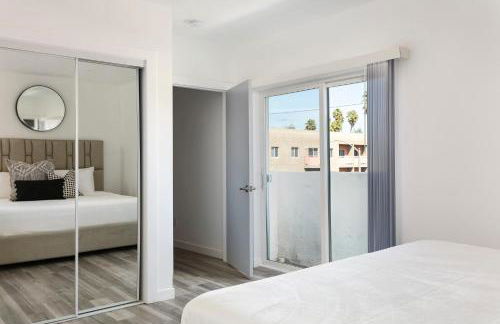 Experience Luxury 4BR Townhouse Sleeps 8 with Parking - Foto 25