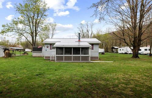 Serene Riverfront Cabin Haven near South Branch Potomac River in West Virginia - Foto 38