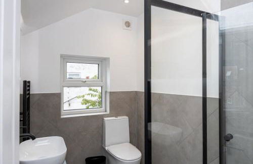 Stunning Luxury Spacious Holiday Home - 5 Bedrooms - Rest & Recharge in Manchester - Foto 14