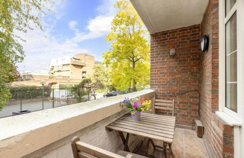 Tower Bridge St Katherines Docks 2 Bedroom Appartment - Photo 4