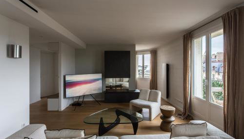 Montaigne - Sunlit Corner Penthouse with Balcony - Foto 3
