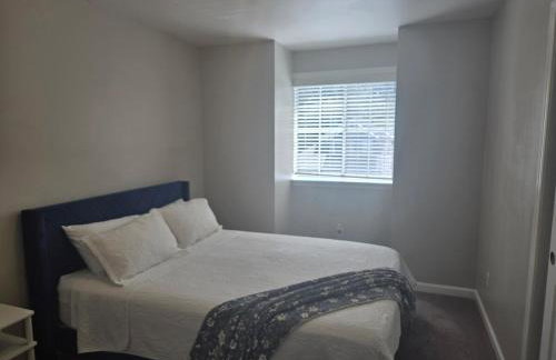 Spacious 5BR Walk to Wild Waves! - Foto 6