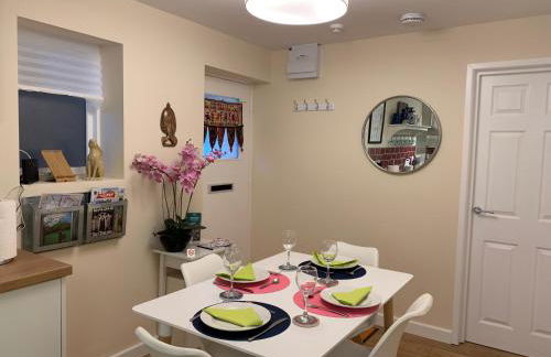 Pristine Apartment in The Centre of Glastonbury - Photo 7