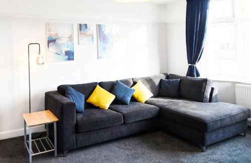 6 Person Home Near Airport and Manchester City Centre with Free Parking - Foto 2
