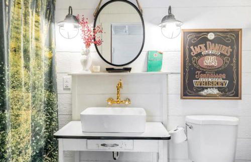 Hip, Cozy Cottage with a Fire Pit in Cleveland Park - Foto 6