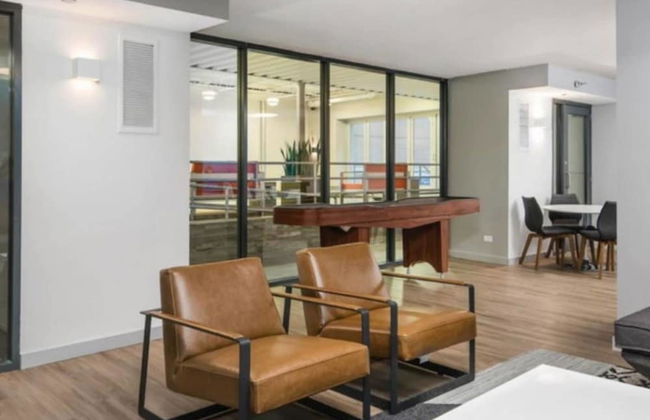 The Stratus - Vibrant Studio in Heart of Downtown - Foto 18