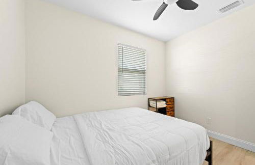 Recently Remodeled + Mins from Beach and Downtown - Foto 10