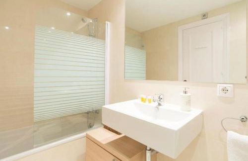 SEA VIEW & BEACH ACCESS - Center - Parking - Photo 37