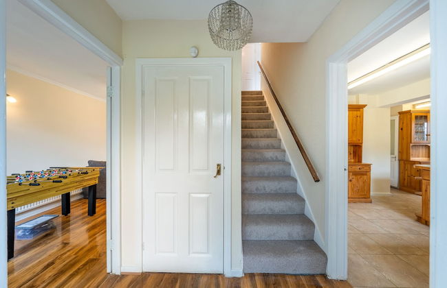 Pierocks Carver Entire House, Free Parking and Wi-fi in High Wycombe - Photo 2