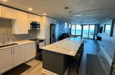 DIRECT OCEANFRONT NO-DRIVE BEACH CONDO - Photo 5