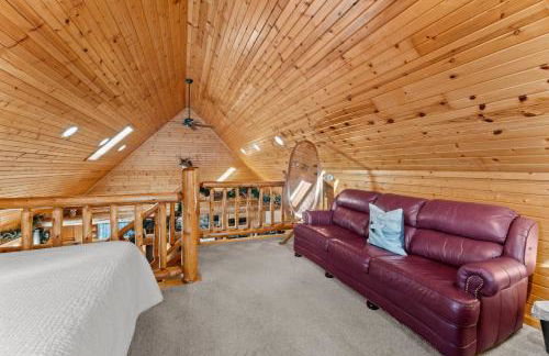 Spacious 4BR Cabin • Sleeps 12 • Games •Near Dells - Foto 18